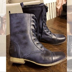 Women’s Lace up Boots